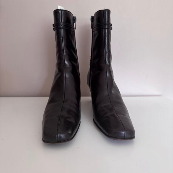 Salvatore Ferragamo Vara Black Chain Leather Ankle Boots Size 6 Narrow Width - Picture 3 of 12